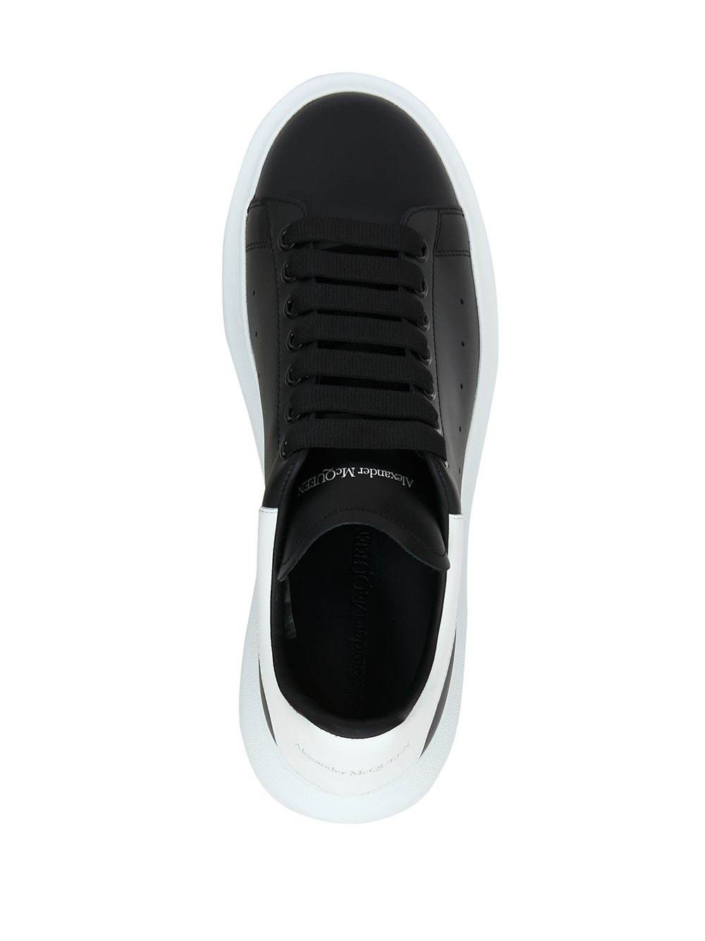 Alexander McQueen Baskets à semelle oversize noir/blanc